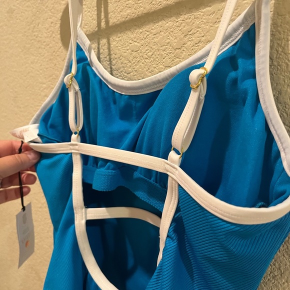 Small women’s one piece swimsuit from target - Picture 6 of 7